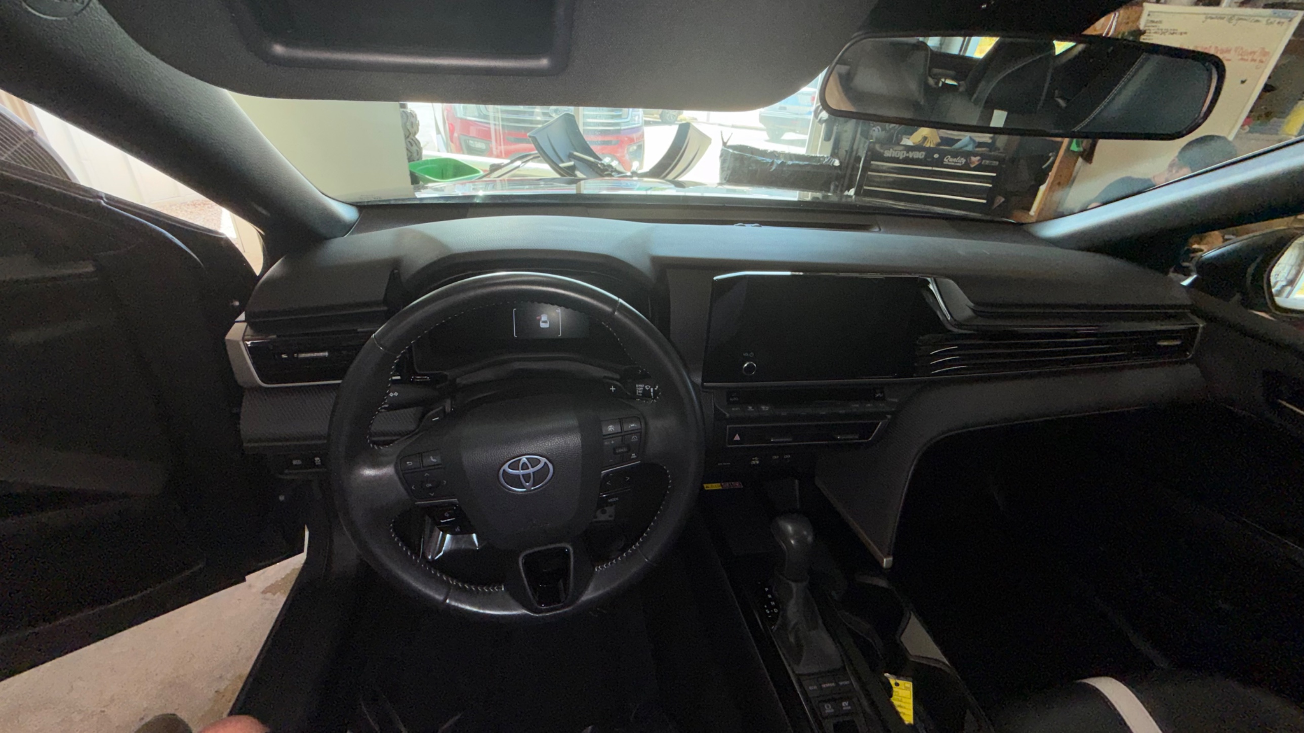 Clean dashboard and steering wheel